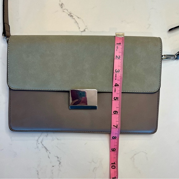 Chelsea28 Leighton Colorblock Faux Leather Crossbody Bag - Picture 6 of 15
